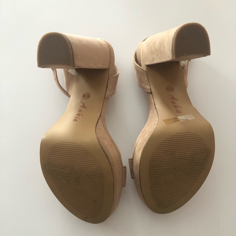 COMFORTABLE Nude Block High Heels 4in with 1in Platform Size 6 EUC - Picture 8 of 8